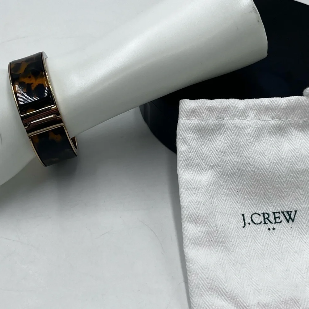 J Crew Tortoise Gold Hinge clamp bracelet Bangle‎ Width: 3/4